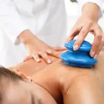 Baňkovanie: Ako si doma urobiť anticelulitídnu masáž?