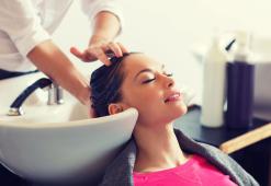 Profesionálne ošetrenia vlasov. Ktoré metódy ošetrenia vlasov sa oplatí vyskúšať?