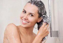Umývajte si vlasy správne! Ako často si ich umývať a akú metódu si vybrať?