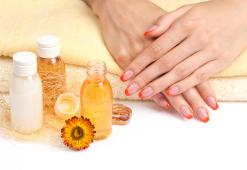 Olejová manikúra: Prírodný spôsob na dosiahnutie silných a zdravých nechtov!