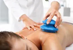 Baňkovanie: Ako si doma urobiť anticelulitídnu masáž?